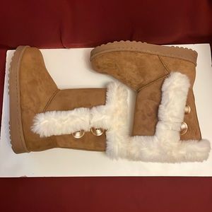 🎉HOST PICK🎉SO, NWOT: Suede boots Size 6 with plush  faux-fur lini…